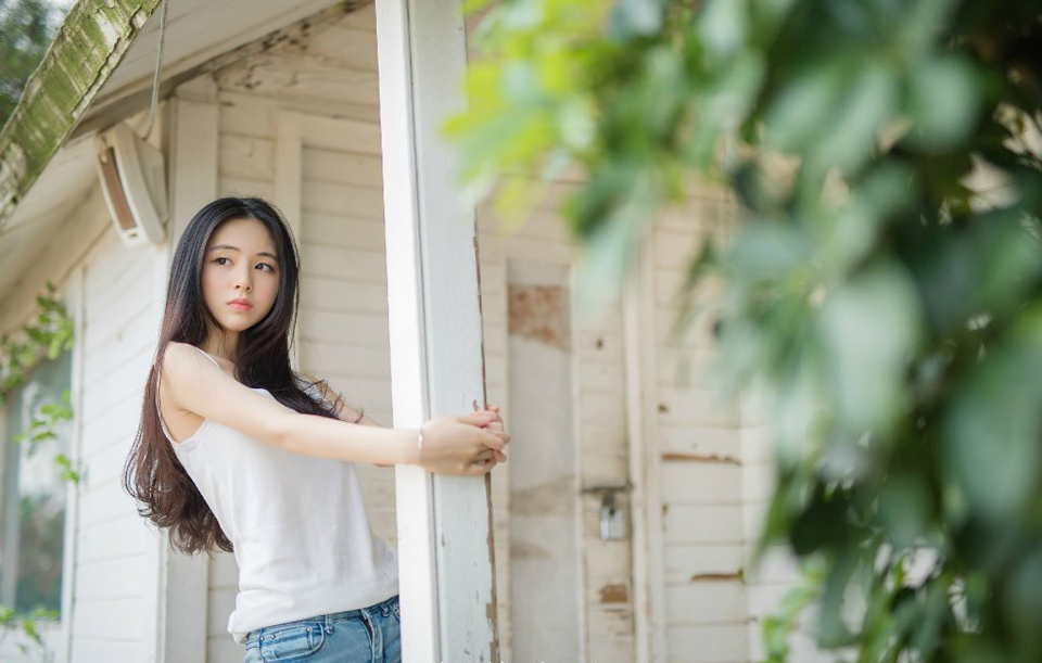 今生有情，情在细微的关爱里，情在天涯的遥寄里，情在茫茫的雪夜里。雪落下无声，而情却掷地有声，声在那里，声在我的会意里，声在你的共鸣里，凝聚成一世的情缘，一世的爱[lizhigushicom]。